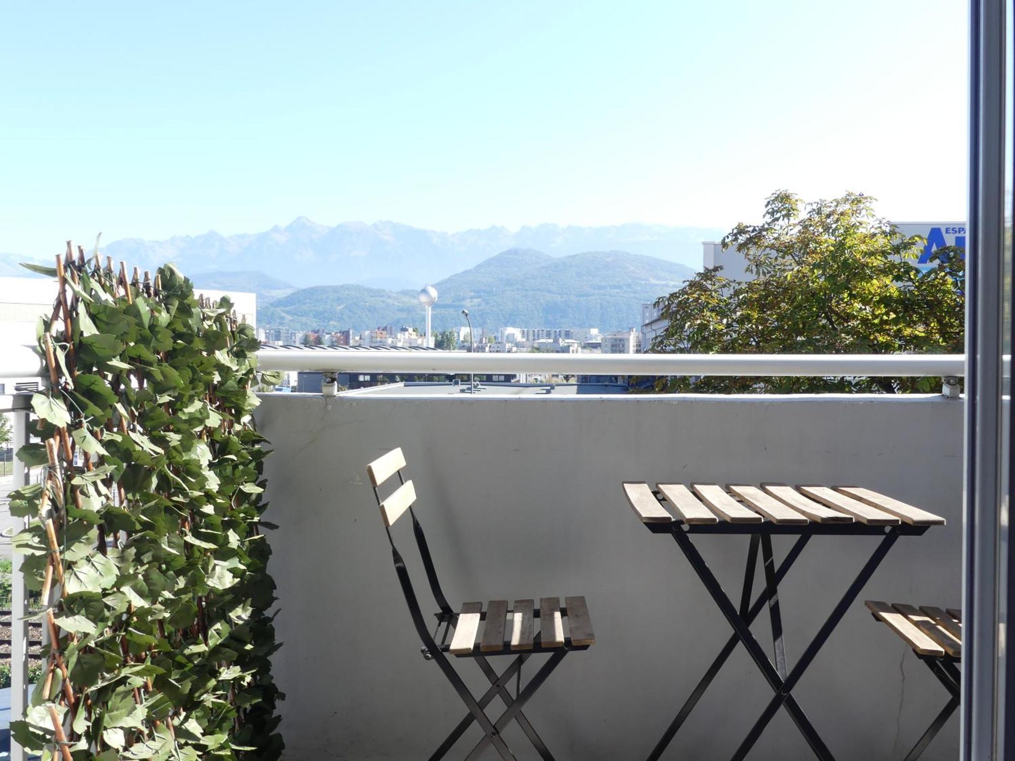 Superbe Duplex Avec Parking Gratuit Appartement