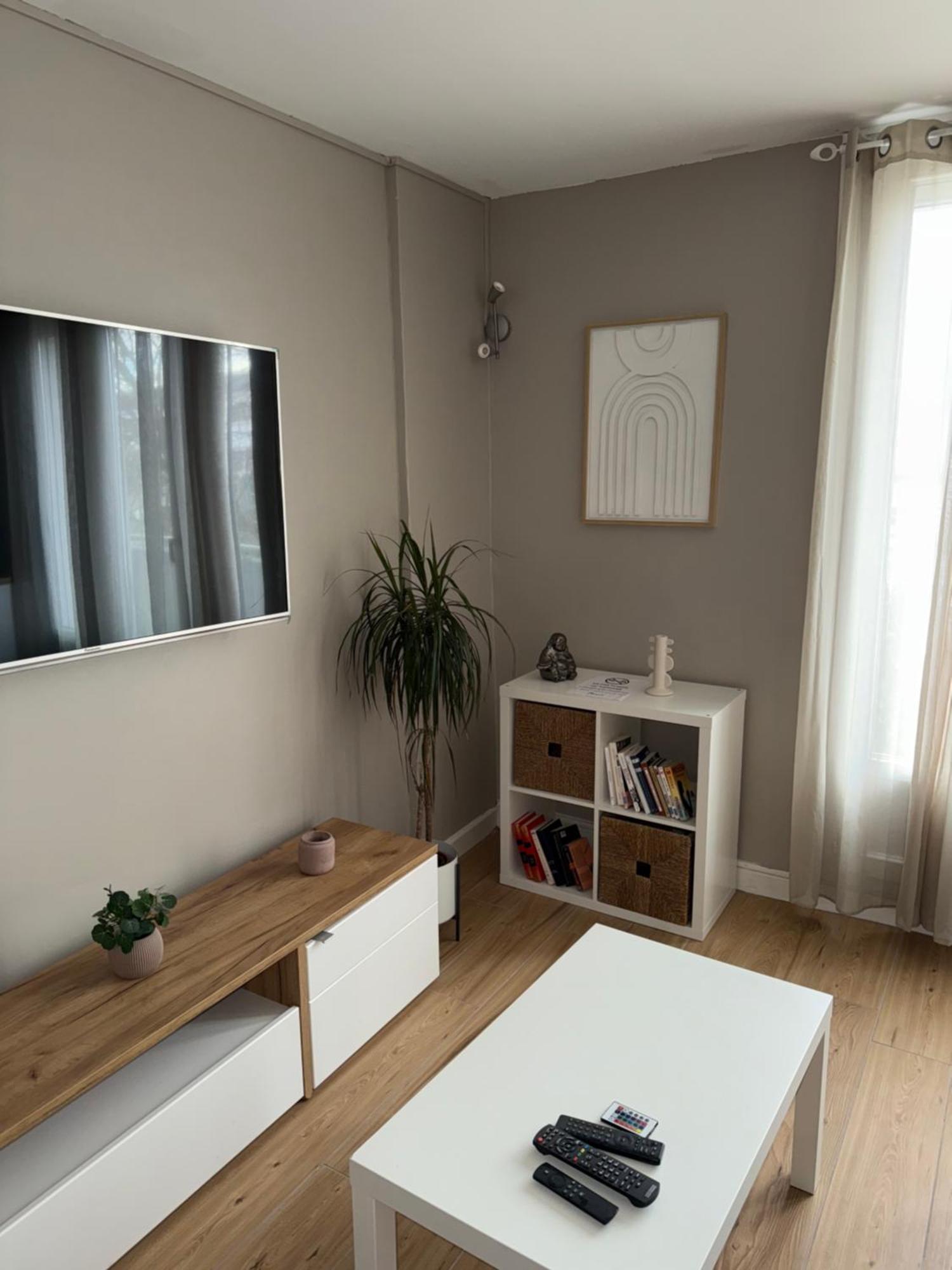 Superbe Duplex Avec Parking Gratuit Appartement
