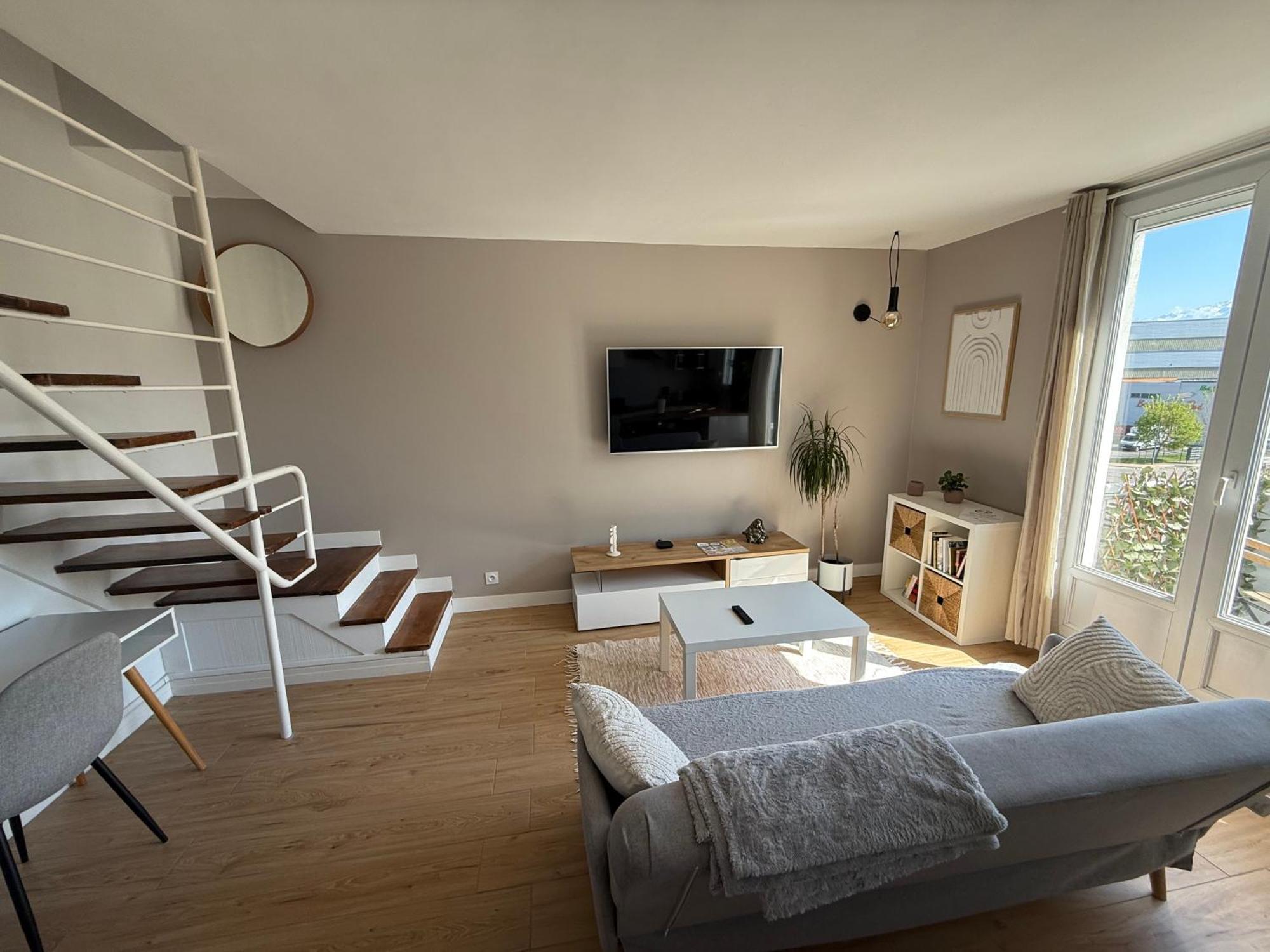 Superbe Duplex Avec Parking Gratuit Appartement