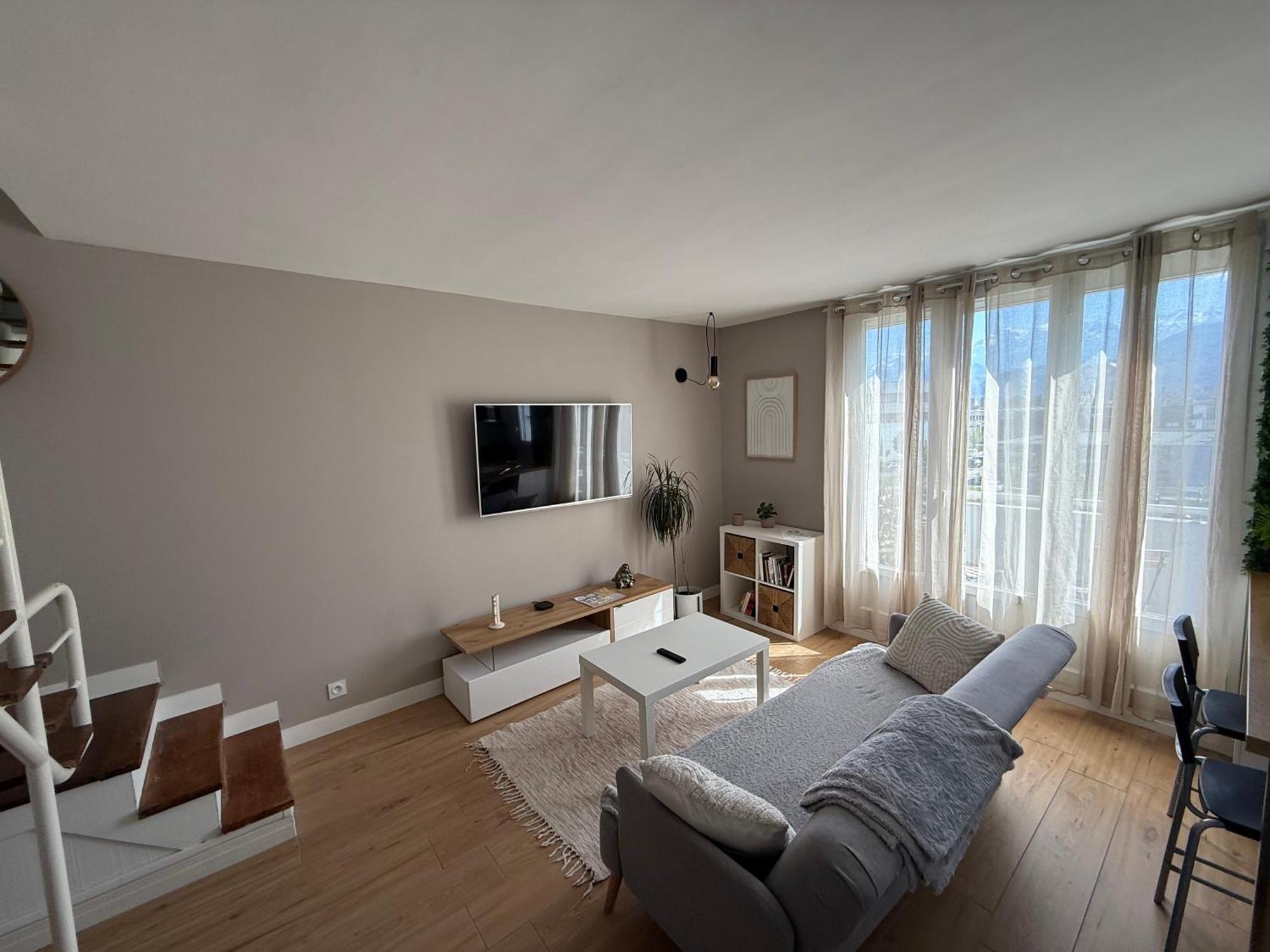 Appartement Superbe Duplex Avec Parking Gratuit *